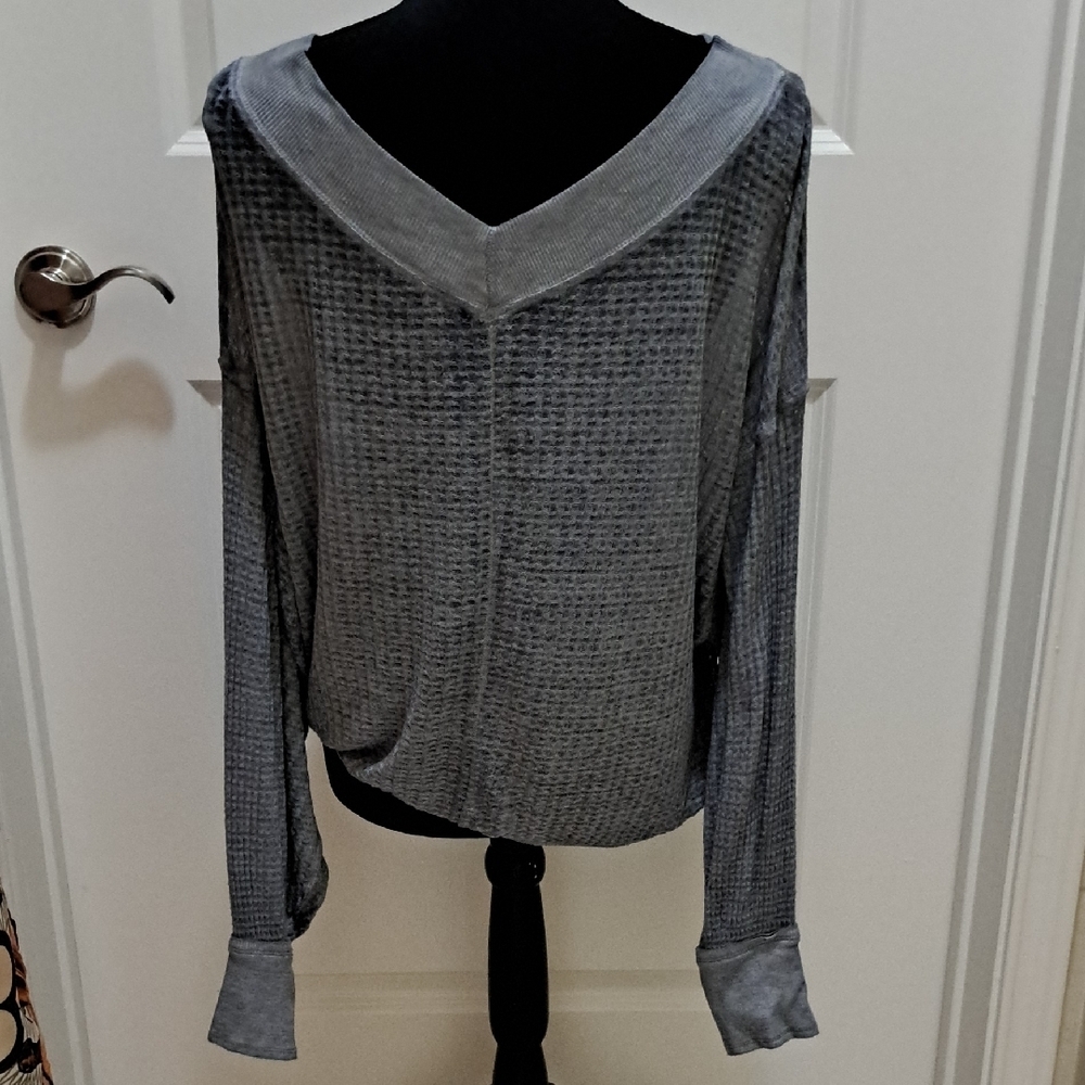 We The Free FREE PEOPLE Gray SHEER vneck Crop Top - Picture 3 of 7